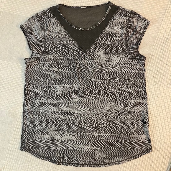 Lululemon For the Run Short Sleeve Shirt Top Swerve Grey Mesh Womens Size 6 / 8 - Picture 1 of 6